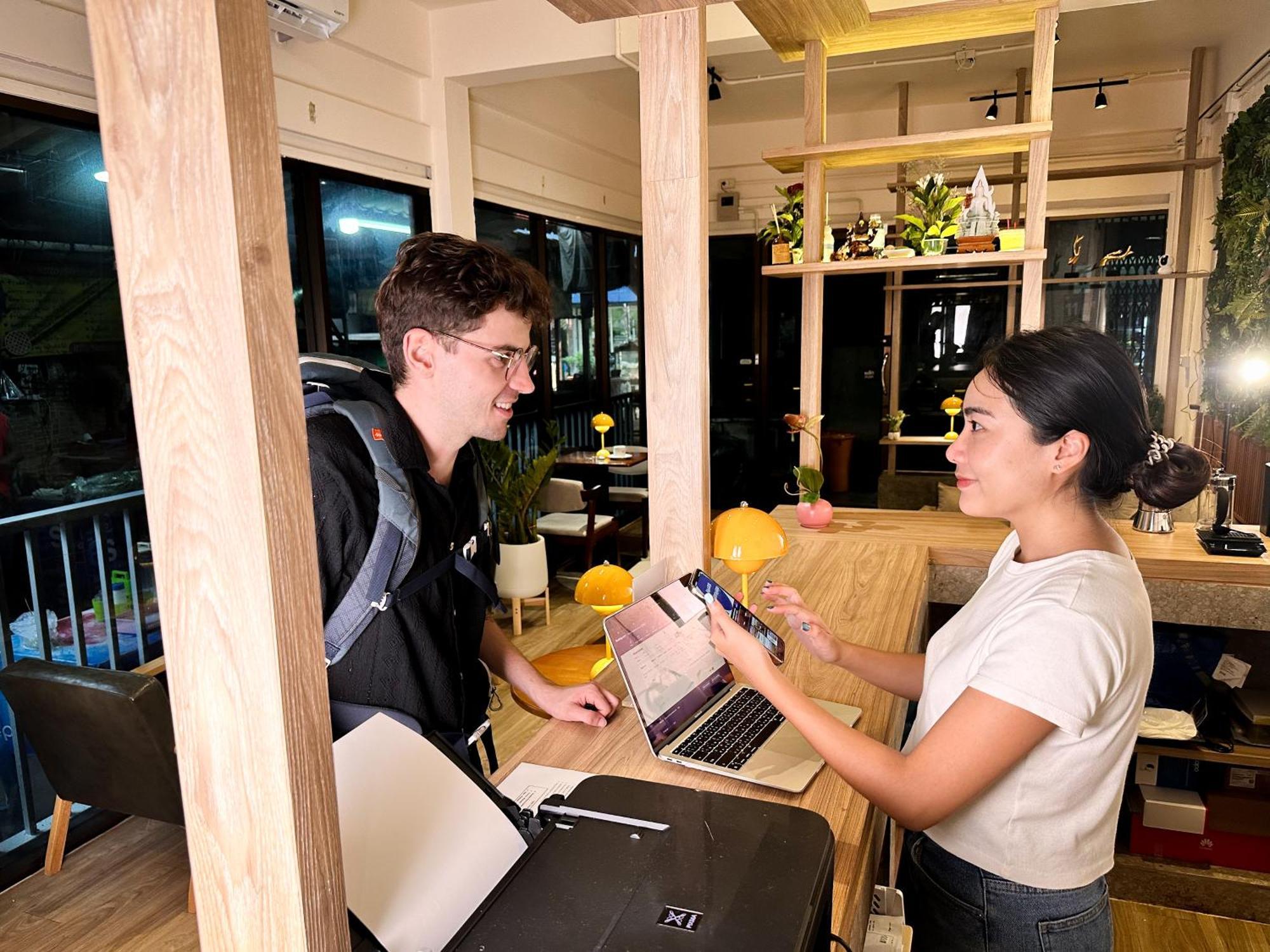 Bangkok Neighborhood Hostel Екстериор снимка