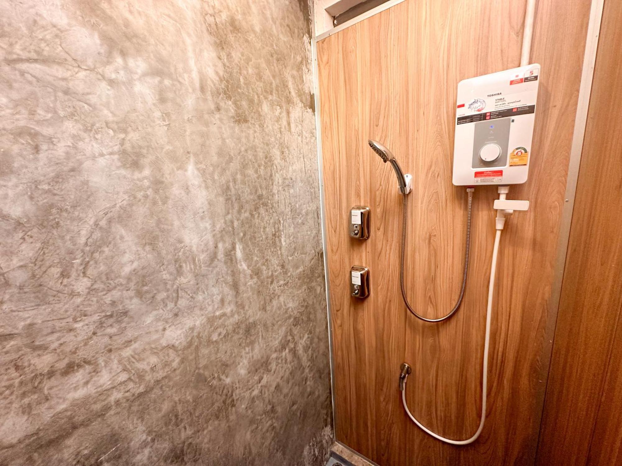 Bangkok Neighborhood Hostel Екстериор снимка